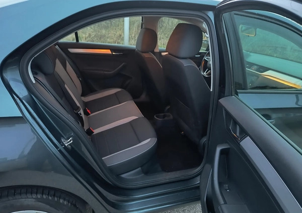 Skoda RAPID cena 40000 przebieg: 208179, rok produkcji 2019 z Warszawa małe 562
